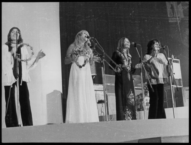 1973  «Δώσ’ μου το χέρι σου»