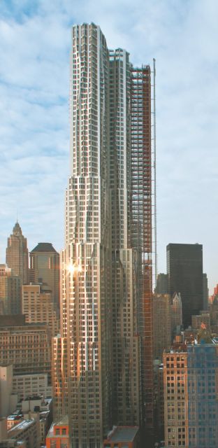 Ο αειθαλής κύριος 
Φρανκ Γκέρι