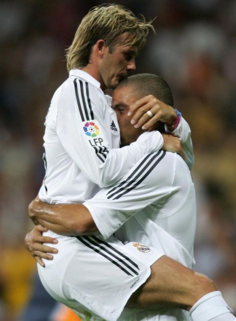 Καυτά φιλιά στον  αστερισμό της μπάλας