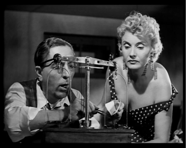 Η ψηφιακή περιπέτεια μιας «Κάλπικης λίρας»