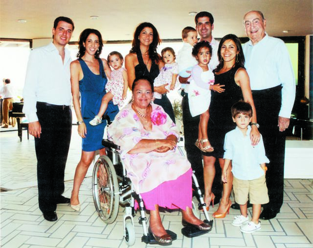 Η γυναίκα που τραπέζωνε  τους αρχηγούς με ντολμαδάκια