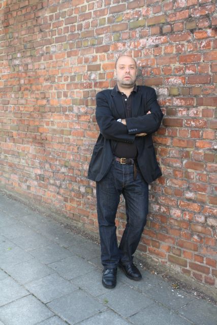 Πίσω από πολιτικές ίντριγκες, κοινωνικές συγκρούσεις, ερωτικά πάθη