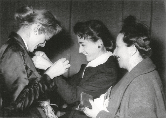 Για τη Μαρίκα και την Ελλη…