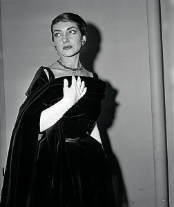 H ΚΑΛΛΑΣ ΞΑΝΑΓΥΡΙΖΕΙ ΣΤΗ ΣΚΗΝΗ;