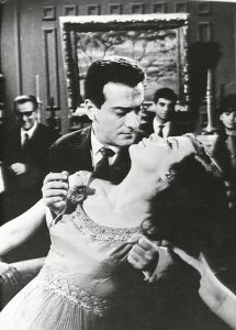 Ο Παλαμάς, η «Κόρη μου η σοσιαλίστρια», το στριπτίζ της Μάρως Κοντού