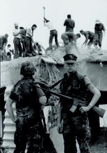 Η σφαγή της Βυρητού που στοιχειώνει τον Λευκό Οίκο