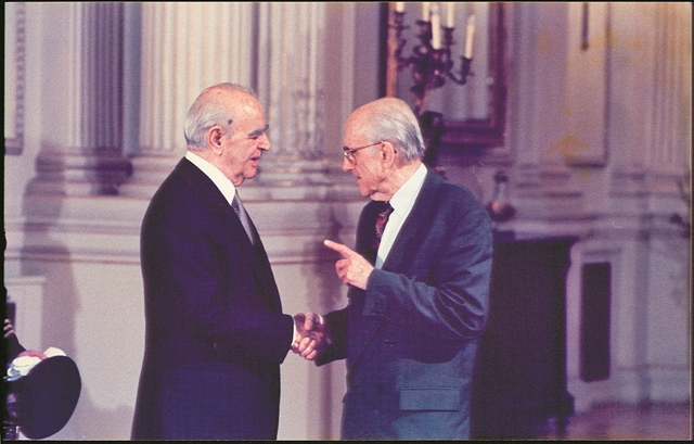 Από τη Μεταπολίτευση στην «οικογενειοκρατία»