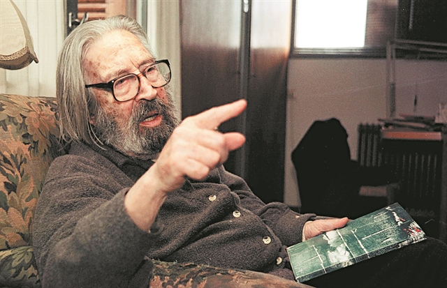 Ταφόπλακες από μπετόν στην Αθήνα