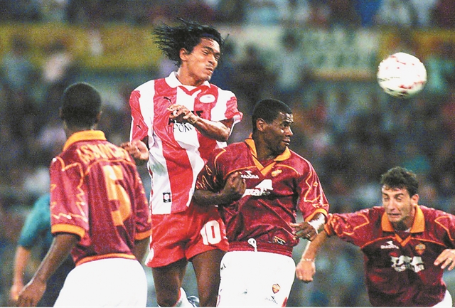 Οι εννέα Ερυθρόλευκοι