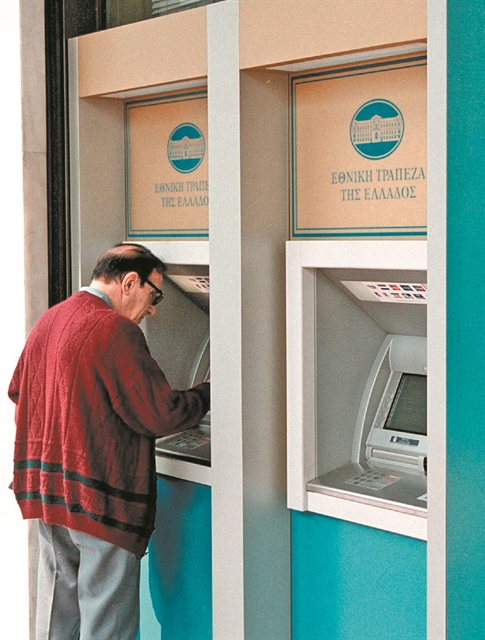 Μισό βήμα πίσω από τις τράπεζες για τις προμήθειες