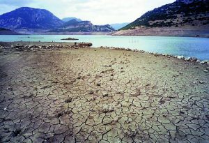 Σήμα κινδύνου για το νερό σε Αττική και νησιά