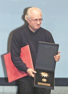 Εφυγε ο «εικαστικός» του νεοελληνικού θεάτρου