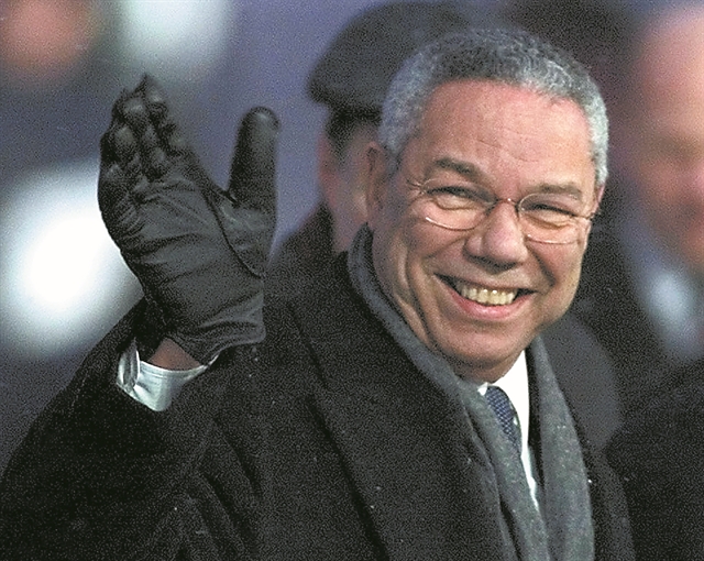 Από επιπλοκές της Covid-19 πέθανε χθες ο Κόλιν Πάουελ