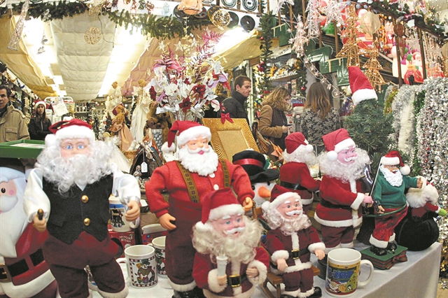 Ανοίγουν τα εποχικά καταστήματα