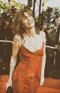 Σύμβολο μιας περίτεχνης, υποψιασμένης αθωότητας