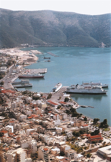 Εννέα μνηστήρες για το λιμάνι