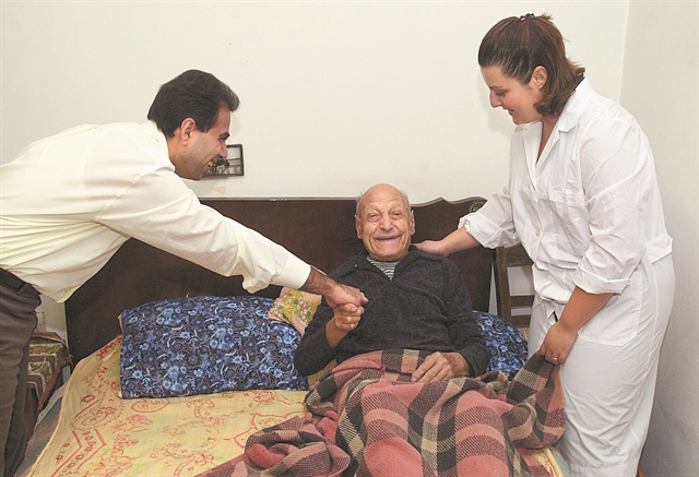 Αιτήσεις μετά το Πάσχα για το «Βοήθεια στο Σπίτι»