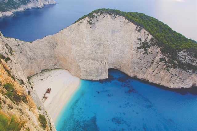 Κόντρα Εκκλησίας Ζακύνθου και υπουργείου Τουρισμού για το Ναυάγιο