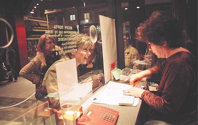 Πληρότητα 30% στα θέατρα, πλαφόν στις μουσικές σκηνές