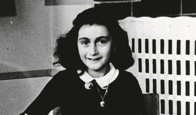 Το μυστήριο συνεχίζεται 75 χρόνια μετά τον θάνατο της Αννας Φρανκ: ποιος την πρόδωσε;