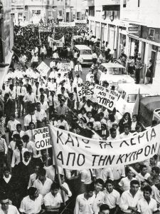 Αιχμάλωτοι ενός χαμένου αλυτρωτισμού