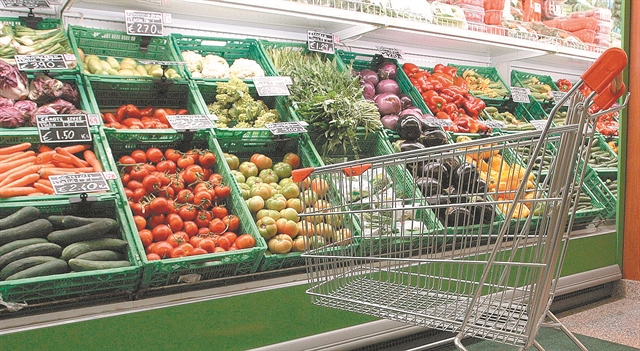 Εκλεψε τρόφιμα από σουπερμάρκετ για να φάει