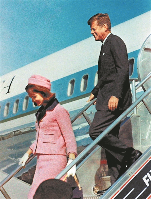 Το ταγέρ Chanel βάφτηκε κόκκινο