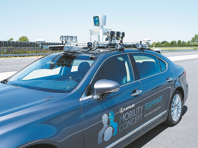 ΤΟΥΟΤΑ: Φουλ δοκιμές στους δρόμους με αυτόνομα αυτοκίνητα