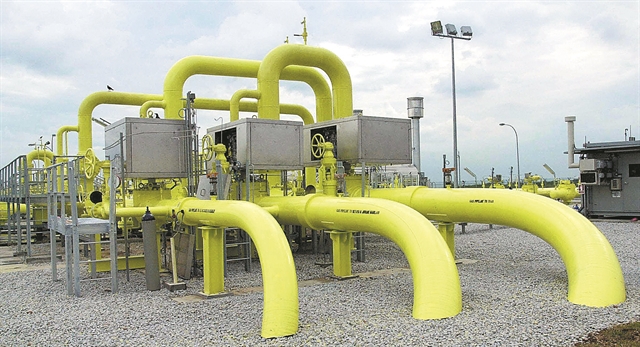 Μάχη τριών για την «αποθήκη» αερίου