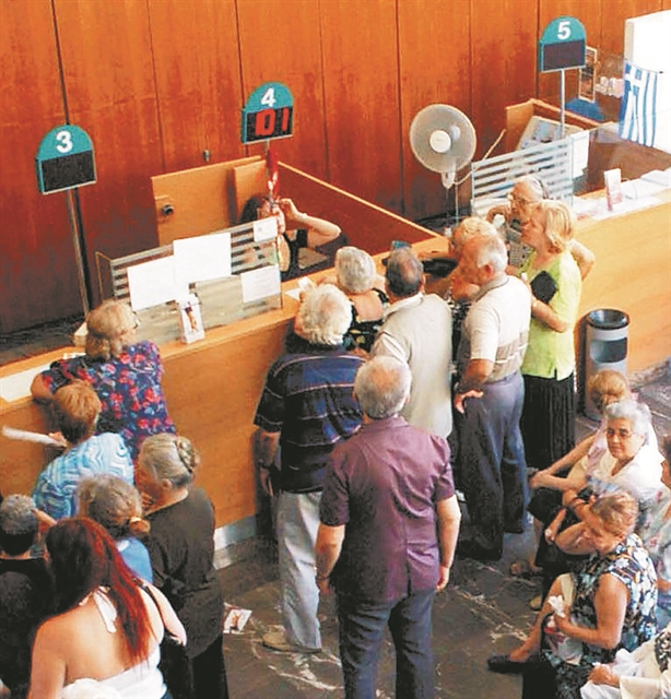 Προς αποχώρηση 5.000 υπάλληλοι