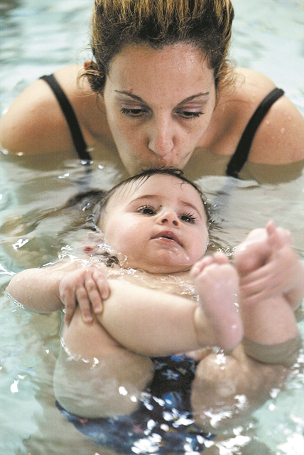 SOS για την ψυχική υγεία των νέων μητέρων