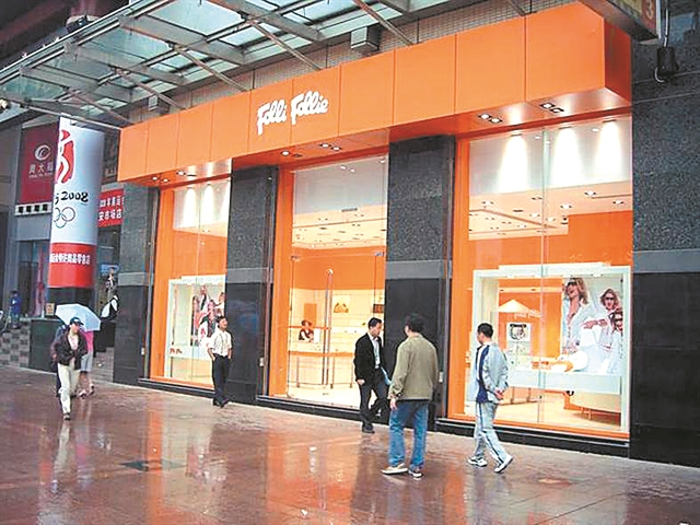 Βρίσκεται πλέον με την πλάτη στον τοίχο