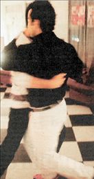 [ Διαστάσεις ]   Στους ρυθμούς του μπαντονεόν