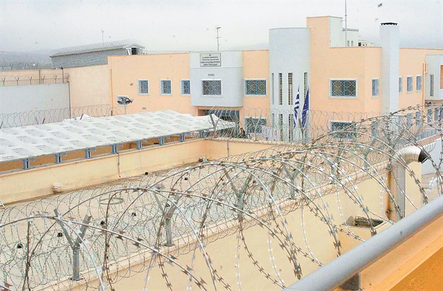 Τα «δίδυμα» χρυσαυγιτών στα κελιά