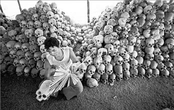 Ο Μολώχ της ιδεολογίας