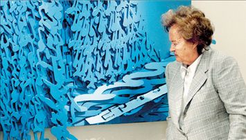 «Μ΄ ένα πιστόλι στον κρόταφο έγινα απολιτική»