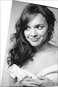 Η Νόρα Τζόουνς στο Ηρώδειο