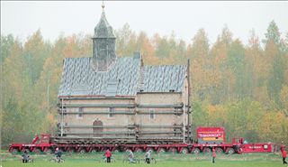Εκκλησία 1.000 τόνων  μετακόμισε 12 χιλιόμετρα