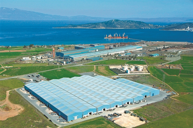 Αναστέλλει για 1 μήνα την παραγωγή της