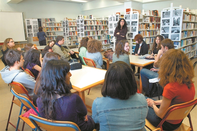 Λείπουν ακόμη φιλόλογοι και μαθηματικοί!