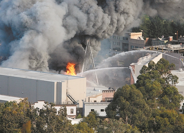 Ερευνες και μηνύσεις για τη φωτιά του 2008 στη Universal