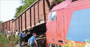 Πηγές του ΟΣΕ αναφέρουν ότι τα 14 αδήλωτα βαγόνια της εμπορικής αμαξοστοιχίας που προκάλεσαν το ατύχημα στον  Μπράλο είχαν «επιστρατευτεί» από το κύκλωμα των λαθραίων μεταφορών