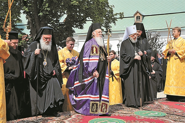 Μαίνεται ο «ιερός» πόλεμος