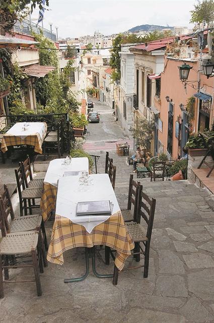 Κατάρρευση εσόδων στον τουρισμό