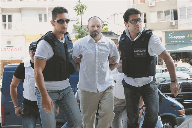 «Γέφυρα» για 200 ποινικούς και τον Βασίλη Παλαιοκώστα