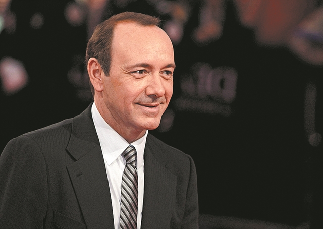 Ο Κέβιν Σπέισι επιστρέφει – διακριτικά – στην οθόνη