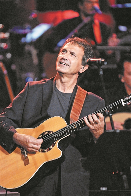 «Εκεί που όλα πάνε στραβά, άξαφνα θα ανάψει ένα φως»