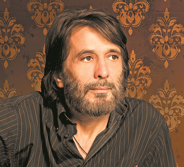 «Από τους 4.000 τραγουδιστές στην Ελλάδα, οι 25 είναι πλούσιοι»