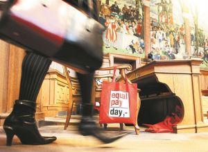 Η ισότητα των φύλωνέρχεται σαν σαλιγκάρι