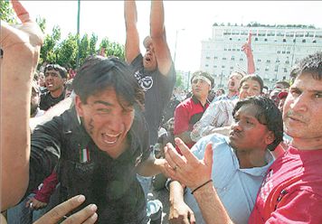 «Να ζητήσουν συγγνώμη για να μη γίνει ιερός πόλεμος»